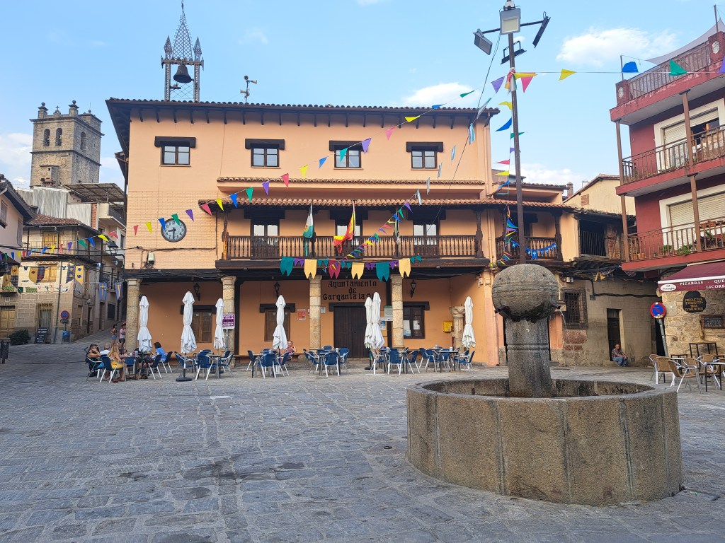 Garganta la Olla: arquitectura verata, miradores y piscinas naturales